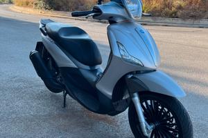 Beverly 300 s