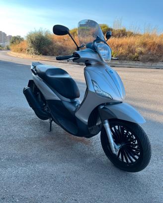 Beverly 300 s