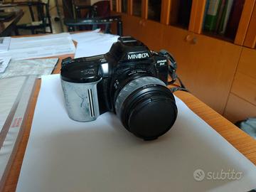 MINOLTA DYNAX 3Xi  con obiettivo 35-80 mm