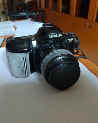 MINOLTA DYNAX 3Xi  con obiettivo 35-80 mm