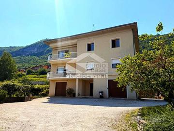 Appartamento di 200 m² con 5 locali e box auto dop