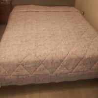 coperta in lana rosa per letto matrimoniale