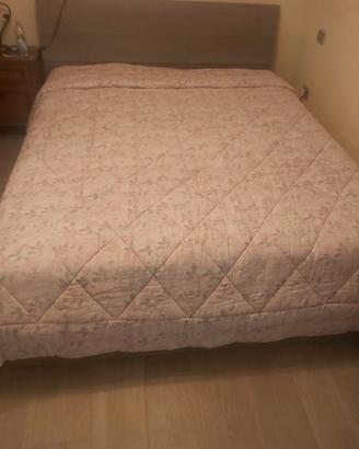 coperta in lana rosa per letto matrimoniale