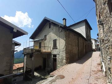 Casa indipendente di 165 m² con più di 5 locali a 