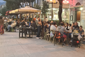 Bar tavola calda ristorante pub