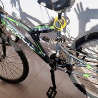 Bicicletta Mountain bike con ammortizzatori