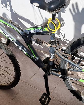 Bicicletta Mountain bike con ammortizzatori