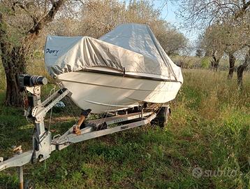 Barca motore e carrello