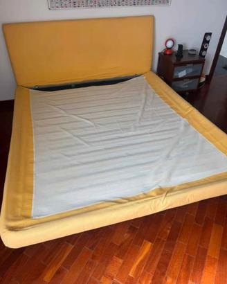 Letto matrimoniale con rete in doghe