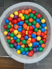 Piscina di palline colorate (circa 200 palline) - Tutto per i bambini In  vendita a Varese