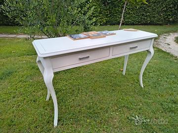 Tavolo raffinato stile shabby 