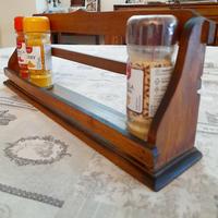Portaspezie in legno