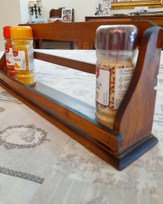 Portaspezie in legno