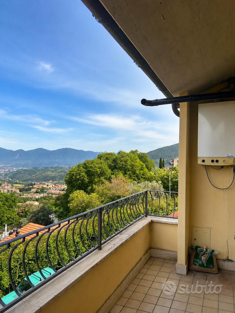 Eleganza, luce e panorama: appartamento pronto da - Vista 2