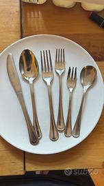 Piatti posate e bicchieri