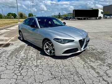 Alfa Romeo Giulia 2.2 - 180cv - AT8 Super