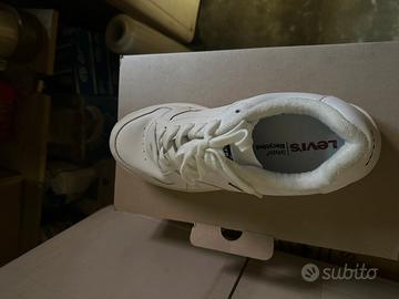 Scarpe levis