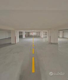 Posto moto/auto in garage coperto