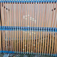 Rete con doghe regolabili.