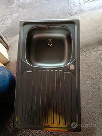 lavabbo in acciaio da cucina 