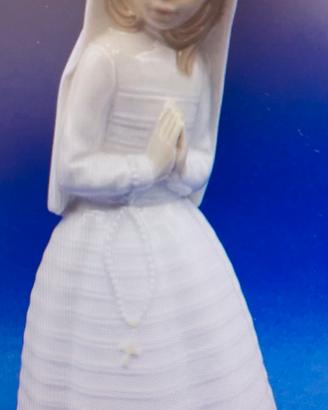 Nao statuina porcellana ragazza che prega