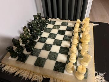 Scacchiera in alabastro