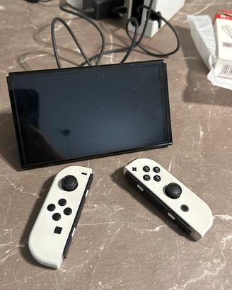 Switch OLED bianca, controller extra della Fun-Con