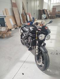 Triumph Speed Triple 955i black edition- 2004