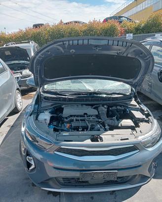 Kia Stonic del 2023 per pezzi di ricambio.