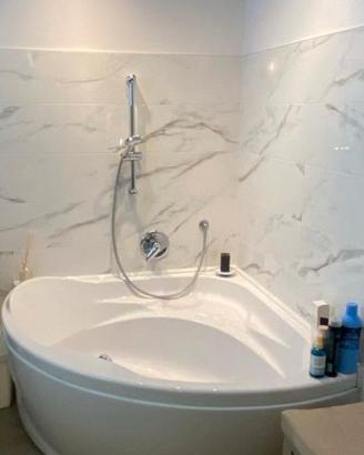 Vasca da bagno angolare