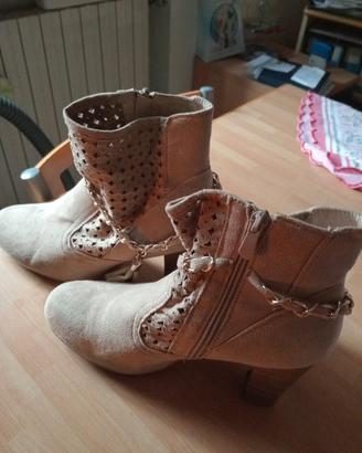 stivaletti donna scamosciati