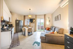 Cave:appartamento con giardino e due posti auto