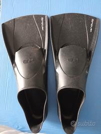pinne nuoto corte