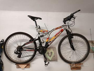 Bicicletta MTB bi-ammortizzata