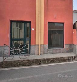 Delizioso locale su strada ideale per gastronomia