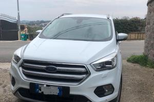 Ford Kuga bianca