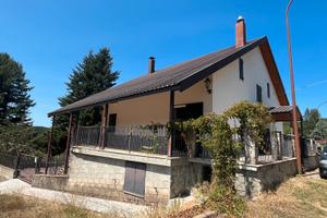 Lorica Grande Villa Indipendente