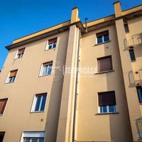 Parzialmente rinnovato: balcone, cantina