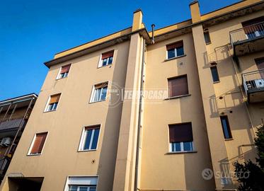 Parzialmente rinnovato: balcone, cantina