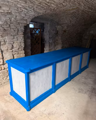grande bancone da negozio bar
