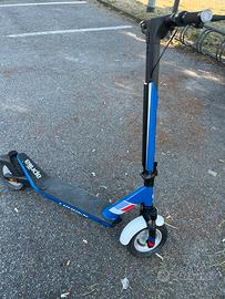 Monopattino elettrico aprilia
