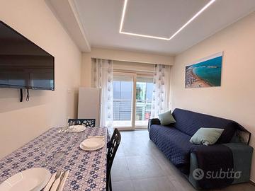 C&L RivaBlu: terrazzo e garage vicino al mare
