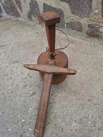 Antico battifalce con martello 