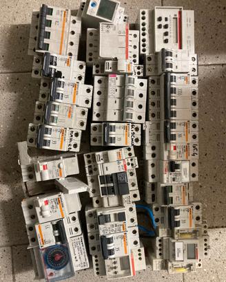 STOCK MATERIALE ELETTRICO INTERRUTTORI QUADRI