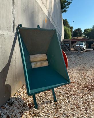 Pigiatrice uva con tinozzo