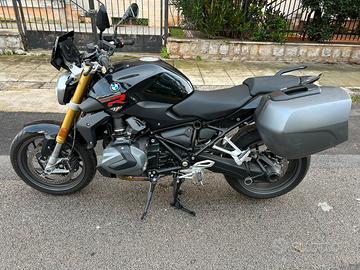 BMW R 1250 R LC con soli 1500 km accetto permute