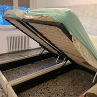 Due letti contenitori con materassi