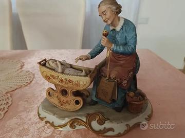 Statua Porcellana Firmata Volta - "Nonna e Culla"