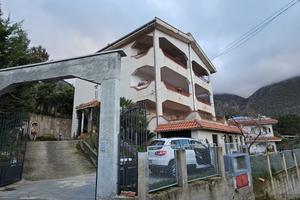 4 Vani con Cantina Via San Martino delle Scale