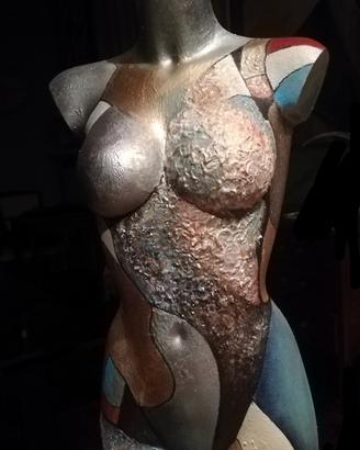 Busto dipinto a mano
